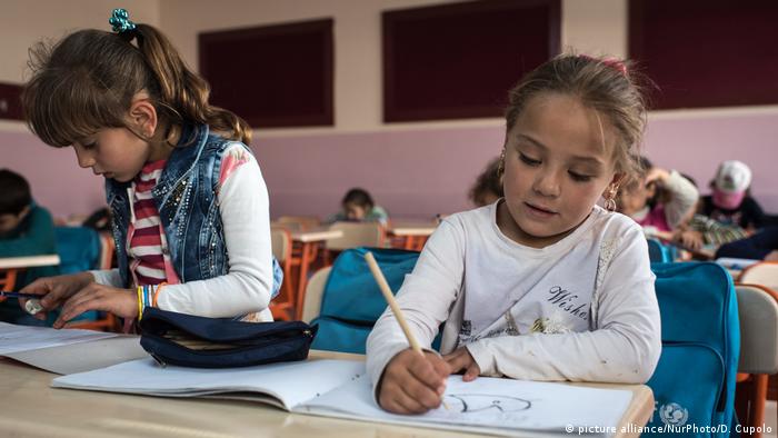 Syrische Flüchtlingskinder in türkischer Schule (picture alliance/NurPhoto/D. Cupolo)