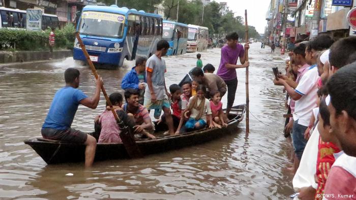 Bangladesch Überflutungen nach Regenfällen (DW/S. Kumar)