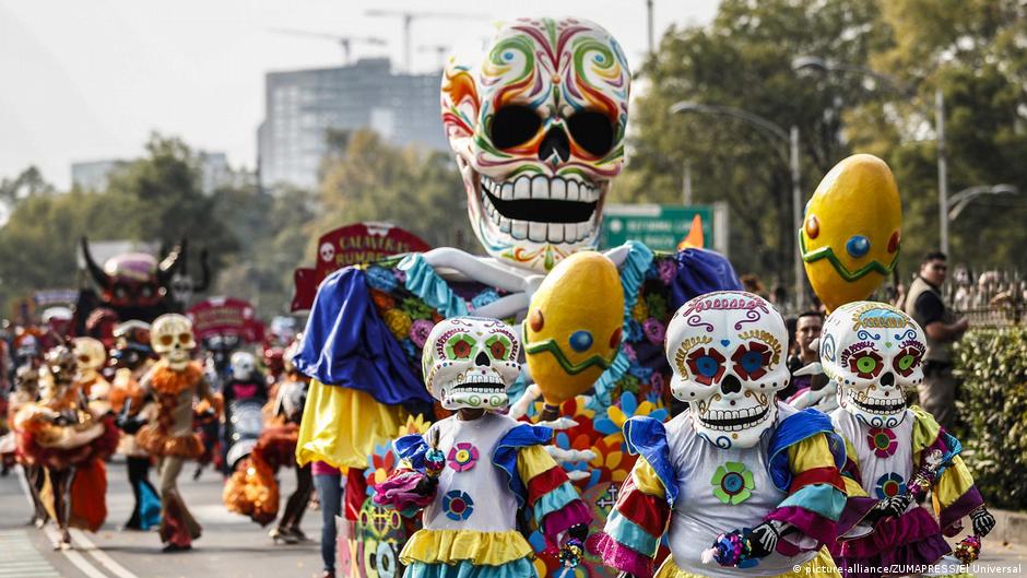 Mexico City honors earthquake victims in Day of the Dead parade ...