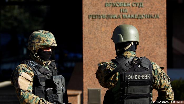 Mazedonsiches Gericht verurteilt 33 Albaner wegen Terrorismus (Reuters/O. Teofilovski)