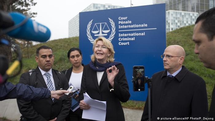 Niederlande Den Haag - Luisa Ortega zur Beweislast gegen Nicolas Maduro vor dem Internationalen Gerichtshof (picture-alliance/AP Photo/P. Dejong)