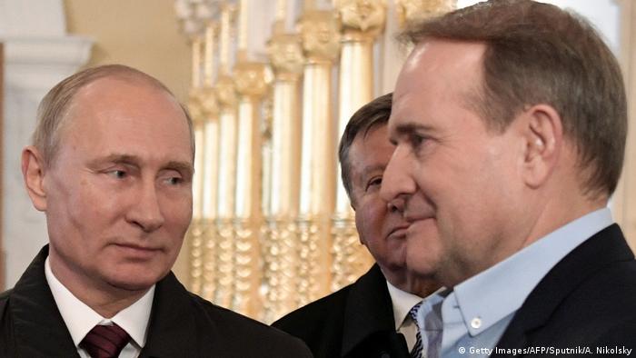 Владимир Путин (слева) и Виктор Медведчук