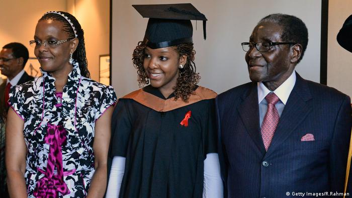 Robert Mugabe und Grace Mugabe mit ihrer Tochter (Getty Images/R.Rahman)
