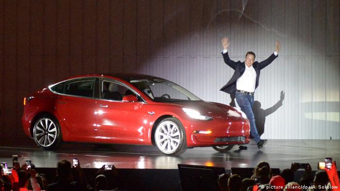 Elon Musk: Tesla to build car and battery factory in ′Berlin area′ | News |  DW | 12.11.2019