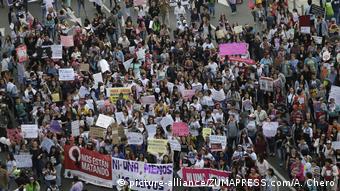 Protestas contra la violencia contra la mujer en Perú.