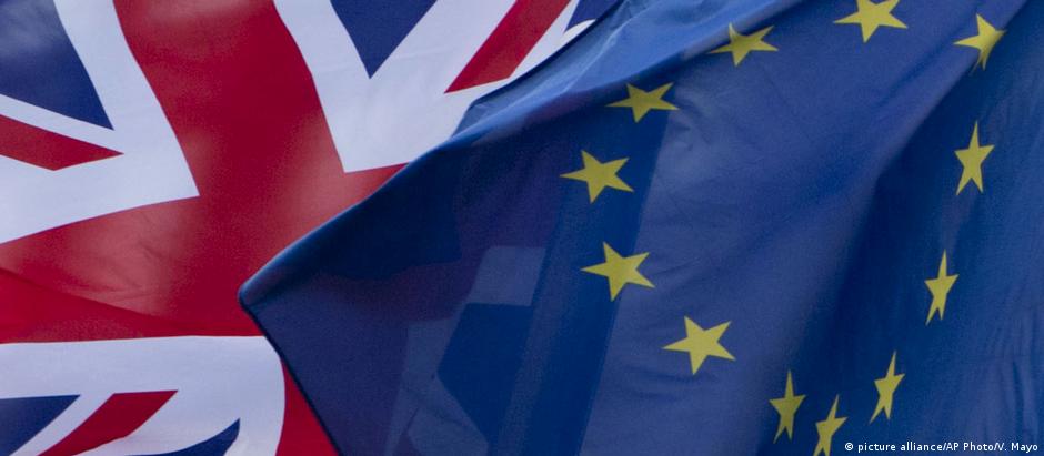 Segunda fase das conversações tratará das relações entre UE e Reino Unido depois do divórcio, marcado para março de 2019