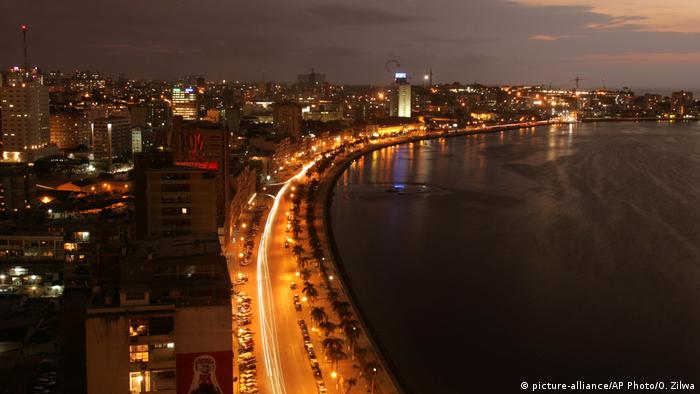 Angola Skyline von Luanda (picture-alliance/AP Photo/O. Zilwa)