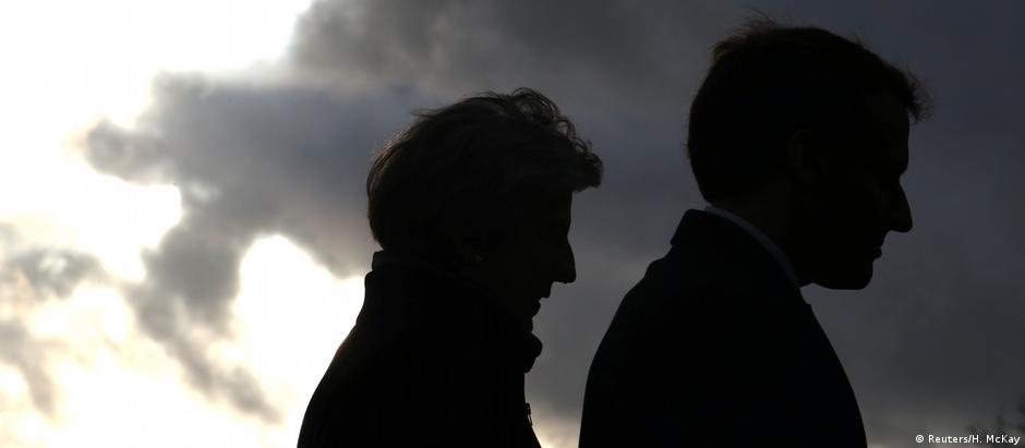 May e Macron durante a cúpula de Sandhurst