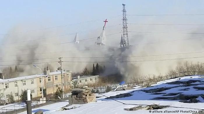 China Zerstörung der Golden Lampstand Church (picture alliance/AP Photo/China Aid)