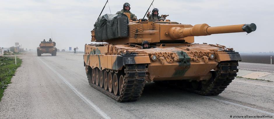 Tanque Leopard 2, de fabricação alemã, usado em ofensiva contra curdos