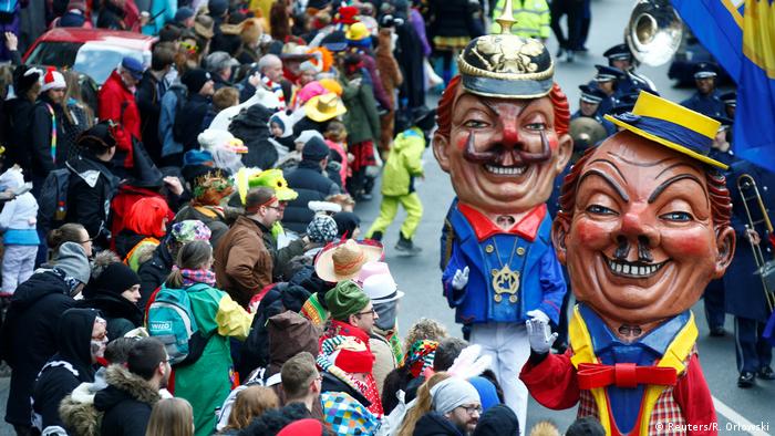Deutschland Karneval Rosenmontagszug in Mainz (Reuters/R. Orlowski)