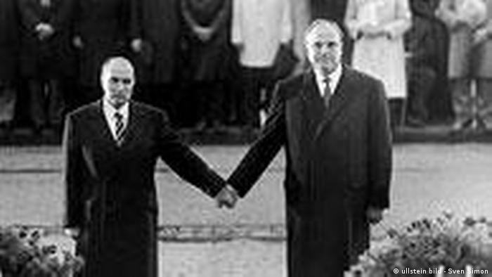 Deutschland 60 Jahre Kapitel 4 1979 – 1989 Helmut Kohl und Francois Mitterand (ullstein bild - Sven Simon)