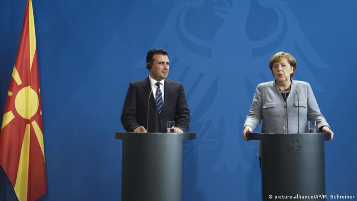 Berlin - Kanzlerin Merkel empfängt Mazedoniens Regierungschef Zaev (picture-alliance/AP/M. Schreiber)