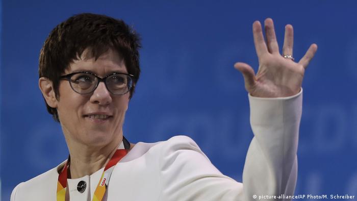 Deutschland CDU Parteitag Annegret Kramp-Karrenbauer (picture-alliance/AP Photo/M. Schreiber)