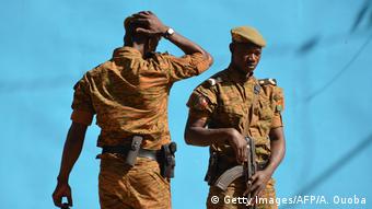 Des soldats du Burkina après une attaque terroriste à Ouagadougou
