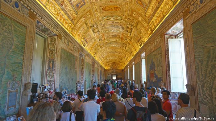 Sistine Chapel (picture-alliance/dpa/S. Stache)