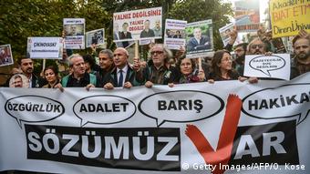 Στιγμιότυπο από διαδήλωση για την ελευθερία του τύπου στην Κωνσταντινούπολη τον Δεκέμβριο του 2017