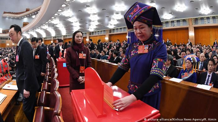 中国政治迫害观察-修宪案高票通过 2人反对、3人弃权