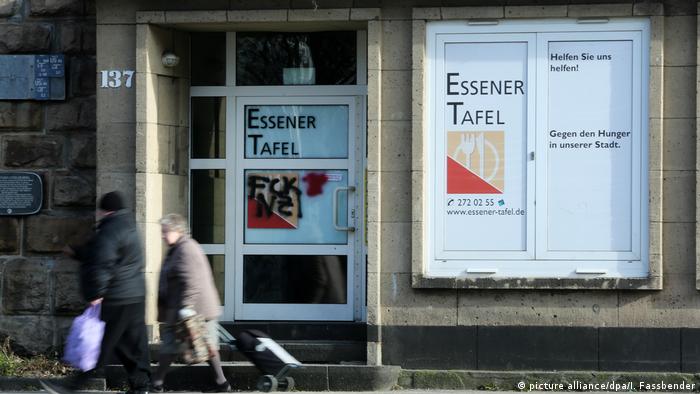 Uitgelezene German city′s Tafel food bank reverses decision to bar foreigners ZV-03