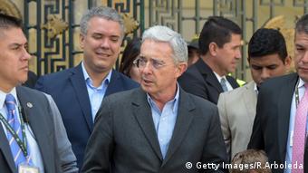 Álvaro Uribe e Iván Duque, a sus espaldas