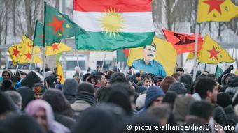 Almanya'da PKK sembol ve bayraklarının kullanılması ve paylaşılması yasak