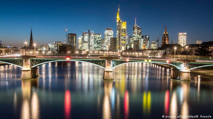 Deutschland - Frankfurt am Main - Skyline (picture alliance/dpa/B. Roessle)