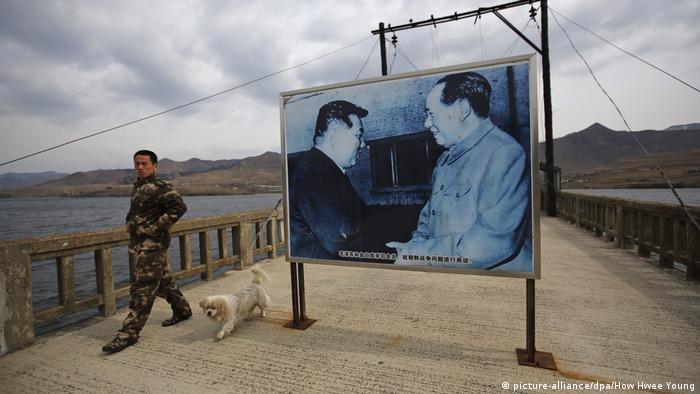 Soldado en la frontera entre Corea del Norte y China.