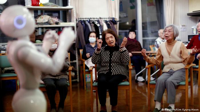Japan Roboter in der Altenpflege (Reuters/Kim Kyung-Hoon)