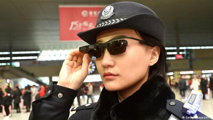 China Polizei Gesichtserkennung (Getty Images/AFP)
