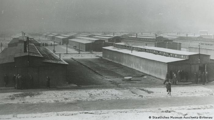 Barracas de Auschwitz-Birkenau em foto da dÃ©cada de 1940