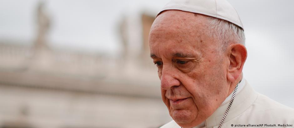 Papa Francisco diz que erros de avaliação ocorreram por falta de informações "verdadeiras e equilibradas"