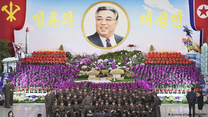 Nordkorea feiert Geburtstag des Staatsgründers Kim Il Sung (picture-alliance/MAXPPP)