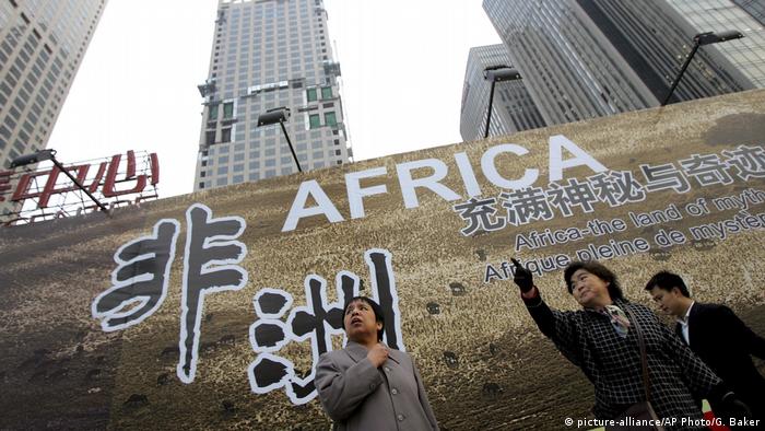 Symbolbild chinesische Auslandshilfe in Afrika (picture-alliance/AP Photo/G. Baker)
