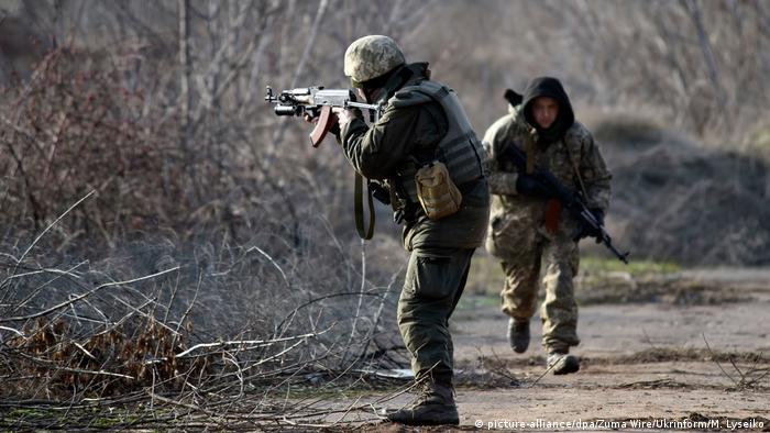 Ukraine Frontposition der ukrainische Armee bei Nowoluhanske (picture-alliance/dpa/Zuma Wire/Ukrinform/M. Lyseiko)