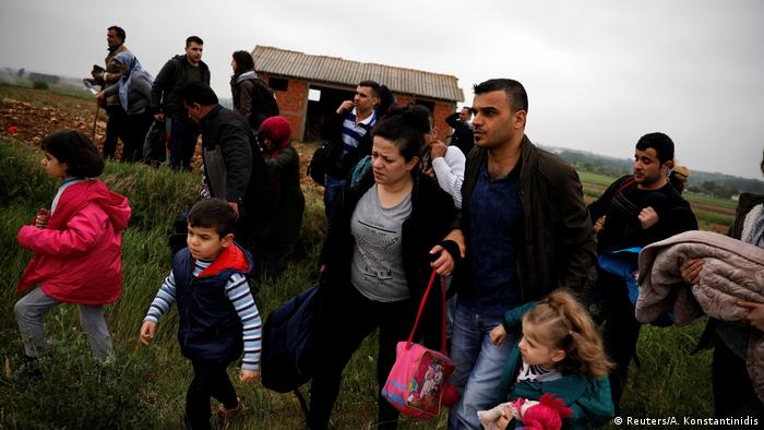 Flüchtlinge auf der Landroute Türkei-Griechenland (Reuters/A. Konstantinidis)