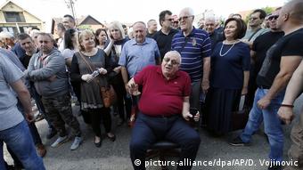 Serbische Polizei verhindert Auftritt von Seselj (picture-alliance/dpa/AP/D. Vojinovic)