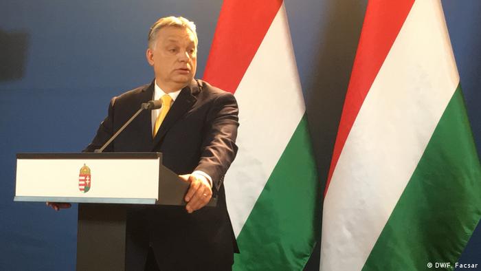 Orban bei Pressekonferenz (DW/F. Facsar)