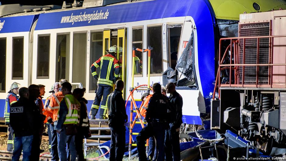 Trains collide in Bavaria, two dead | DW | 07.05.2018