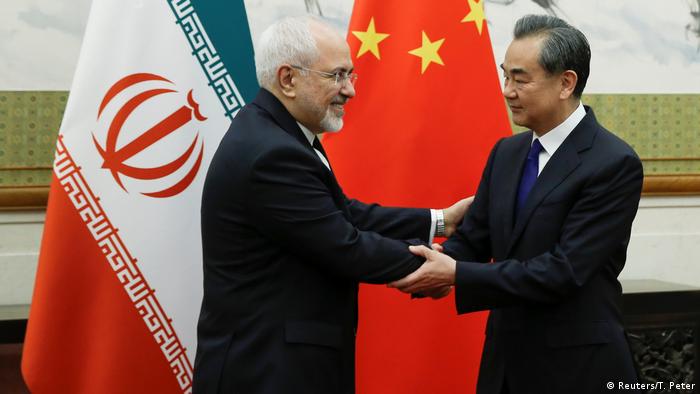 China Mohammed Dschawad Sarif, Außenminister Iran mit Wang Yi, Außenminister (Reuters/T. Peter)