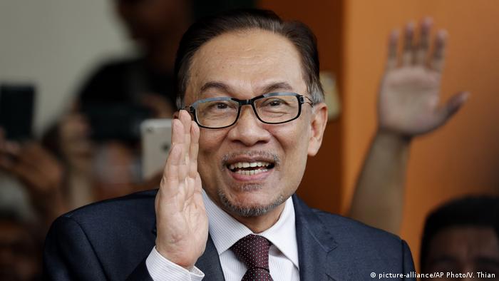 Anwar Ibrahim (picture-alliance/AP Photo/V. Thian)