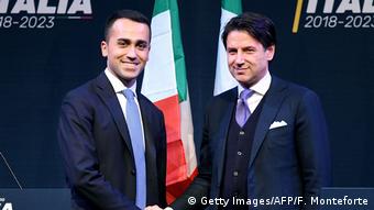 Τόσο ο ιταλός πρωθυπουργός Τζουζέπε Κόντε (δεξιά) όσο και ο υπουργός Εργασίας Λουίτζι ντι Μάιο απέρριψαν την πρόταση Φοντάνα