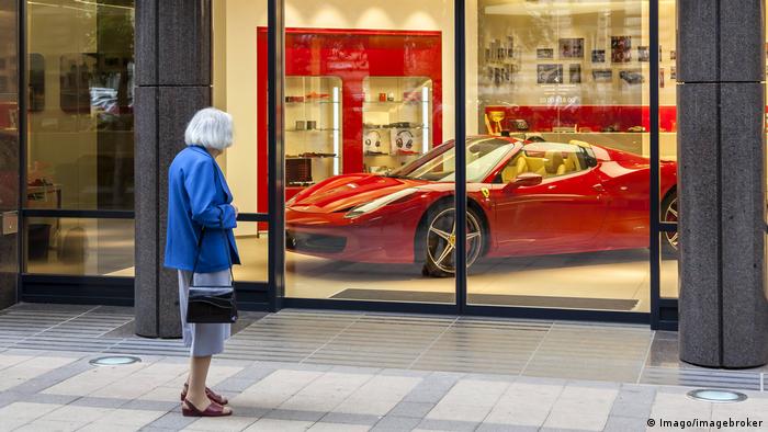 Italien Wirtschaft Luxuxartikel - Ferrari (Imago/imagebroker)