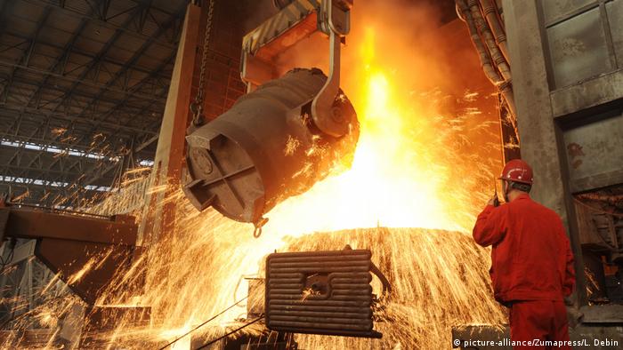 Stahlproduktion in China (picture-alliance/Zumapress/L. Debin)