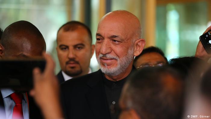 Talibanla bağlantılı suçlamalar yöneltilen Watan Group'un dönemin Afganistan devlet başkanı Karzai’nin kuzenleri tarafından idare edildiği biliniyor.