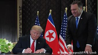 Singapur USA-Nordkorea Gipfel Trump Pompeo (Getty Images/AFP/S. Loeb)