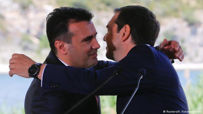 Mazedonien Griechenland Namensstreit beigelegt Zaev und Tsipras (Reuters/A. Konstantinidis)