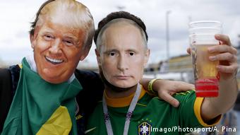Бразильские болельщики в масках Трампа и Путина на ЧМ-2018