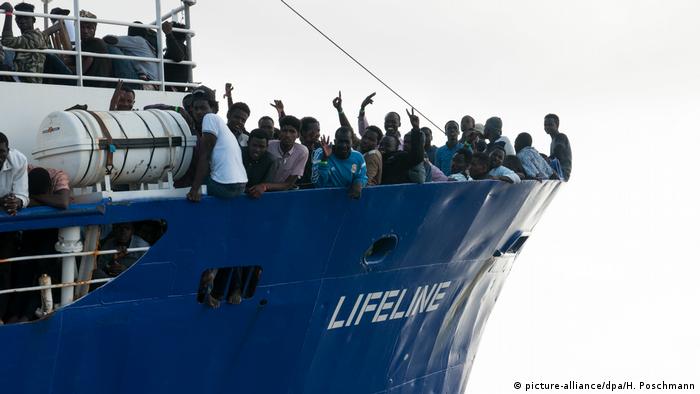 MV Lifeline photographed with migrants on board (picture-alliance/dpa/H. Poschmann)