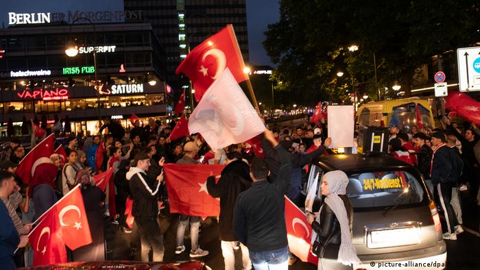 Deutschland - Reaktionen auf die Wahlen in der Türkei in Berlin (picture-alliance/dpa/P. Zinken)