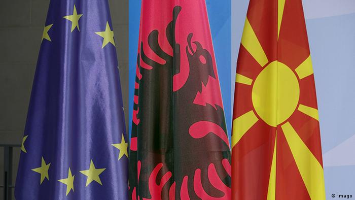 Bildkombo Flagge EU Albanien Mazedonien (Imago)